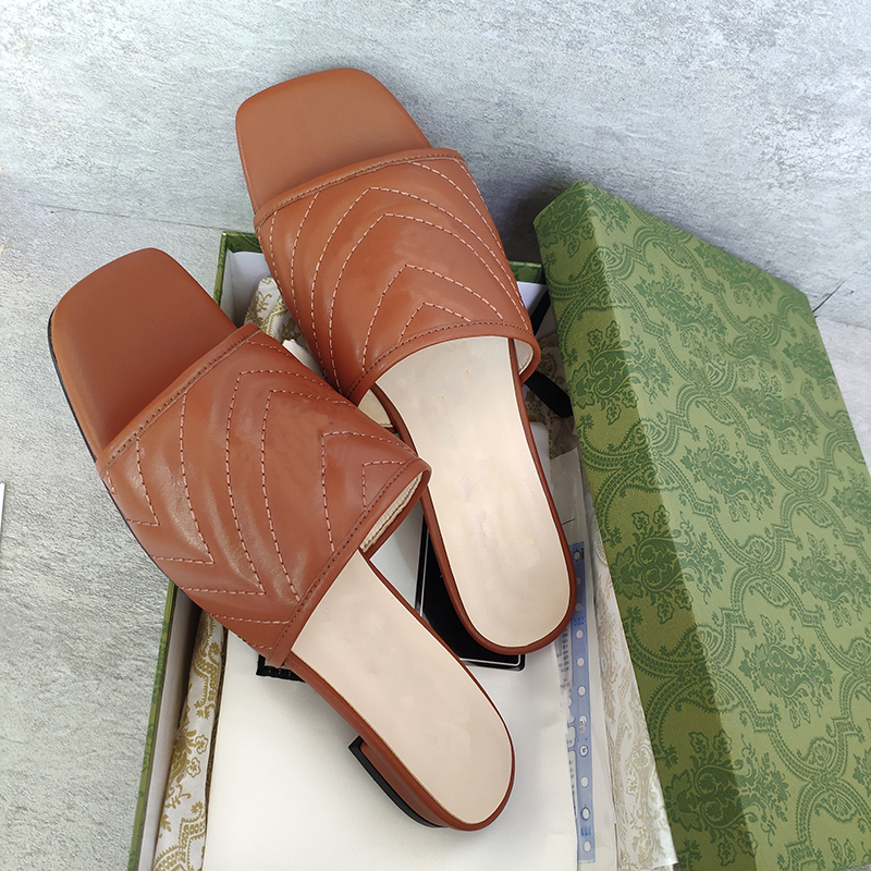 Designer Slide Sandals Women Diagonal Matelassé Leather Slipper Brown Textured Torchon Double Metal Flip-flops Scuffs NO274, Color 14
Designer Slide Sandals Women Diagonal Matelassé Leather Slipper Brown Textured Torchon Double Metal Flip-flops Scuffs NO274, Color 14