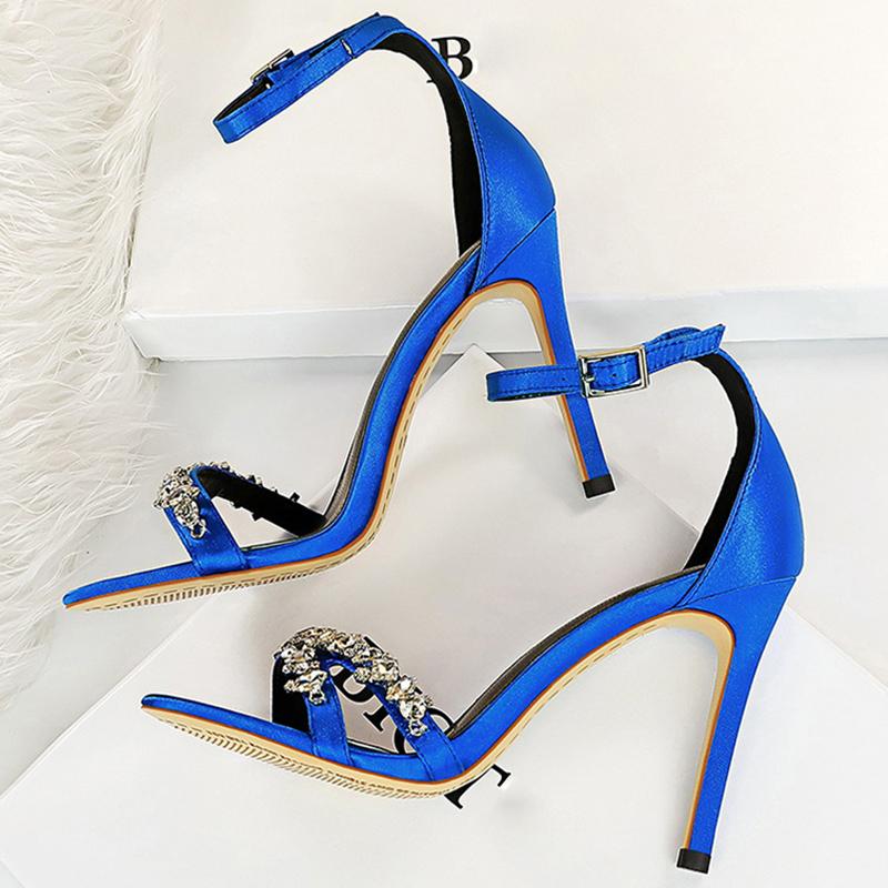 Sandals 2021 Women Silk 10.5cm High Heels Crystal Glitter Green Stripper Blue Sandles Satin Wedding Bridal Fashion Shoes
Sandals 2021 Women Silk 10.5cm High Heels Crystal Glitter Green Stripper Blue Sandles Satin Wedding Bridal Fashion Shoes