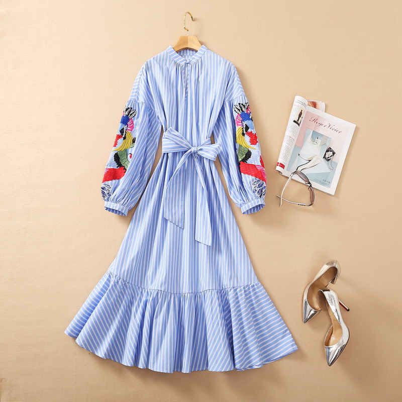 European and American women's wear for spring 2021 Embroidered lantern sleeve lace-up Fashionable striped fishtail dress, Black;gray
European and American women's wear for spring 2021 Embroidered lantern sleeve lace-up Fashionable striped fishtail dress, Black;gray