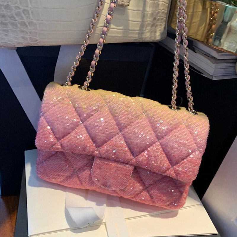 2022Ss Womens Mermaid Pink Color Sequins Designer Bags Classic Mini Flap Quilted Gold Metal Hardware Crossbdoy Shoudler Outdoor Sacoche Luxury_handbags 20CM, Box
2022Ss Womens Mermaid Pink Color Sequins Designer Bags Classic Mini Flap Quilted Gold Metal Hardware Crossbdoy Shoudler Outdoor Sacoche Luxury_handbags 20CM, Box