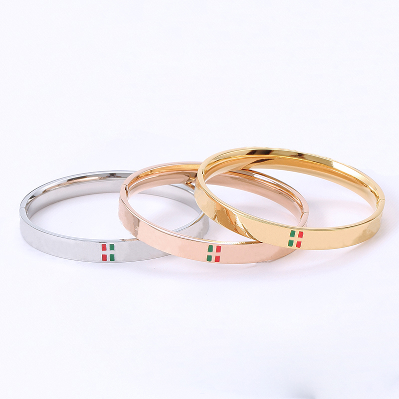 2021 Luxury snap silver charm bracelet bangles of 6mm titanium steel gold plated Love Bracelets with original case
2021 Luxury snap silver charm bracelet bangles of 6mm titanium steel gold plated Love Bracelets with original case