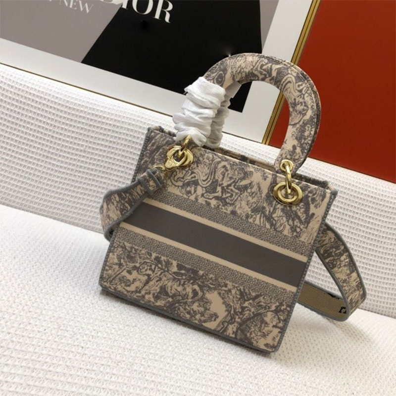 woman Handbag Designer Bags Many kinds pattern Crossbody Bag Vine printing Add on the front elegant And handsome Totes Embroidery Logo, Ribbon(not for sale separatel
woman Handbag Designer Bags Many kinds pattern Crossbody Bag Vine printing Add on the front elegant And handsome Totes Embroidery Logo, Ribbon(not for sale separatel