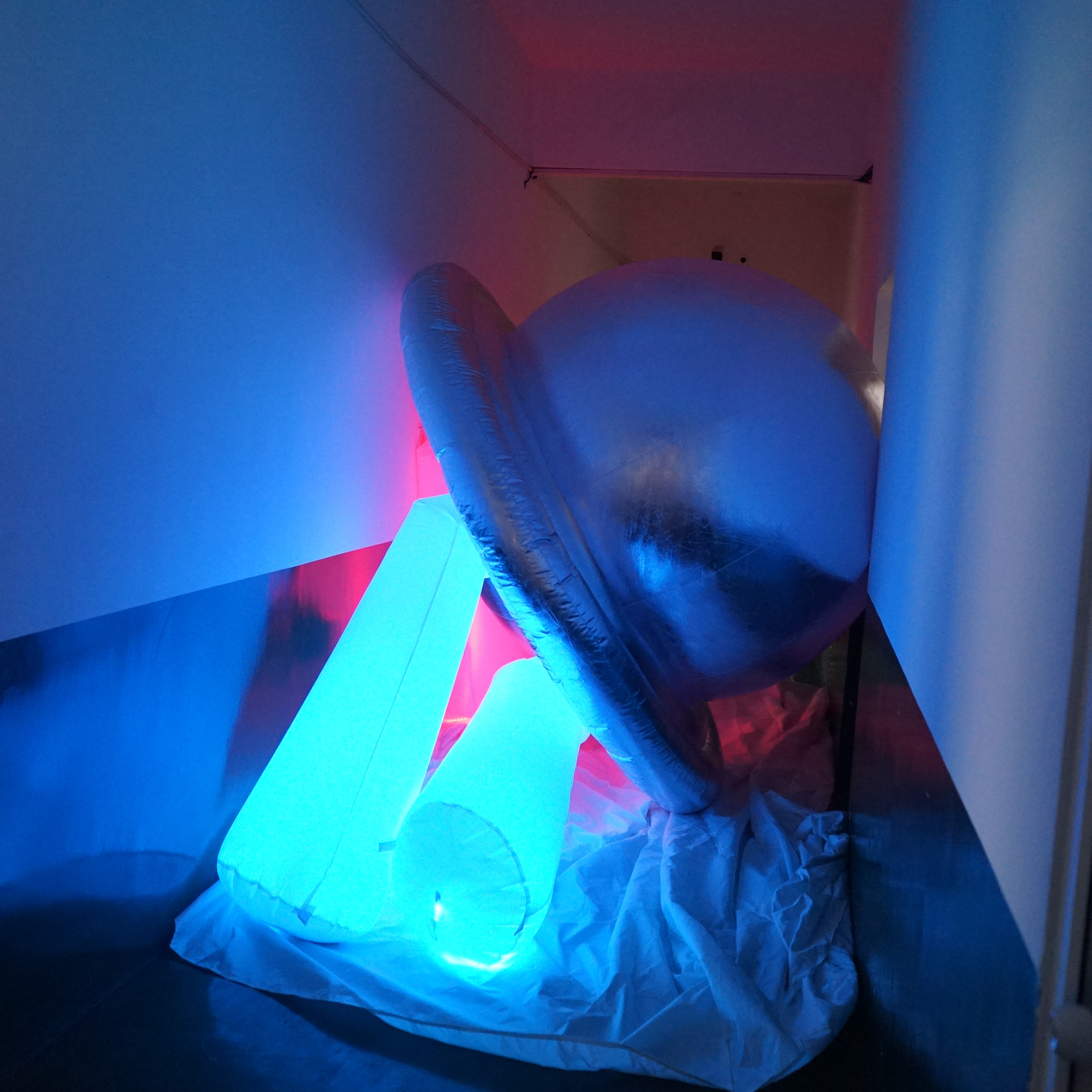 4.5m Tall Amazing Giant Inflatable UFO Balloon Model Silve Flying Saucer Dome With LED Light For Nightclub Party And Concert Stage Decoration