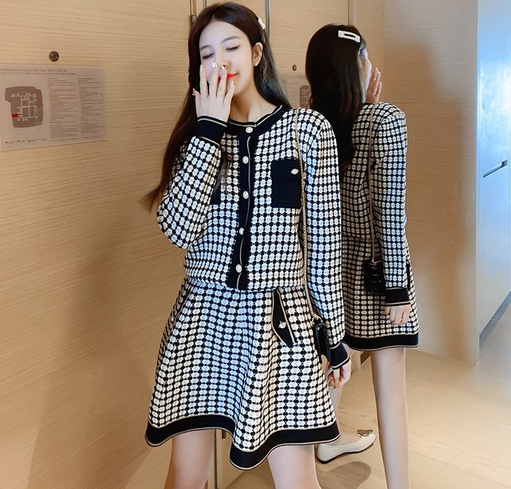 High Quality Two Piece Set Women Elegant Plaid Knitting Sweater Single-breasted Tops + A-line Skirt Casual Office Work Suit 210518