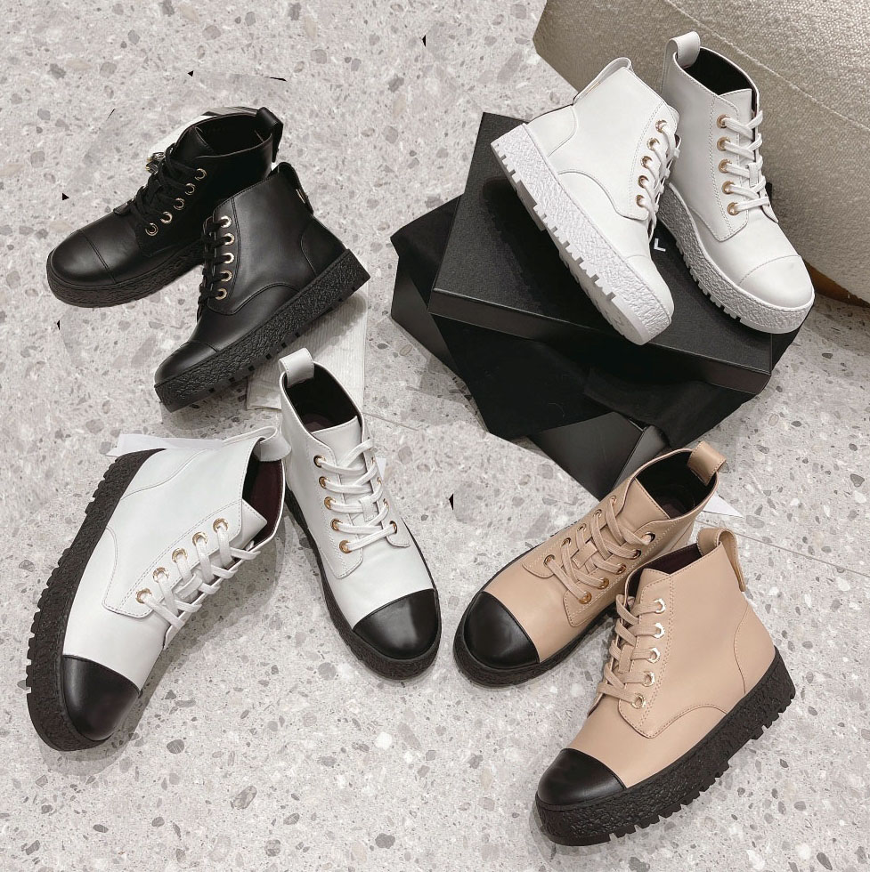 luxury Designer women Ankle Boots france fashion winter Snow Martin Boot classic lady Lace-Up top leather fashions Rainboots Breathable and waterproof bootite, Black
luxury Designer women Ankle Boots france fashion winter Snow Martin Boot classic lady Lace-Up top leather fashions Rainboots Breathable and waterproof bootite, Black