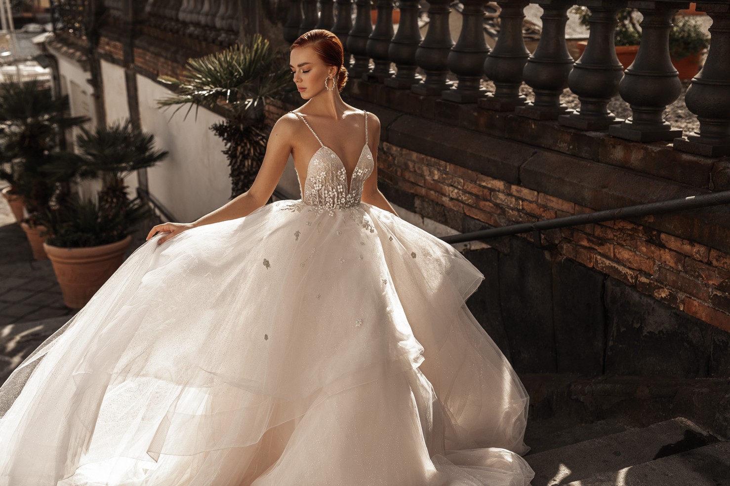 Katherine Joyce 2021 A Line Wedding Dresses Bridal Gowns Plus Size Backless Crystal Applique Beads Spaghetti Neck Vestios De Novia