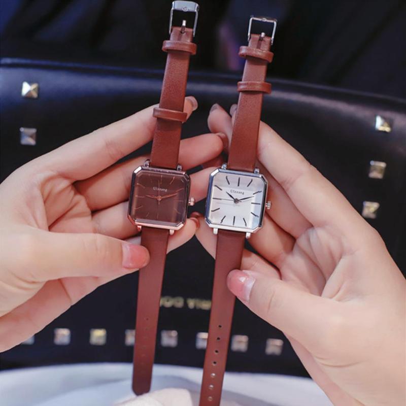 Wristwatches LinTimes Women Wistwatches Leather Strap Simple Style Fashion Vintage Square Shape Quartz Watch For Female
Wristwatches LinTimes Women Wistwatches Leather Strap Simple Style Fashion Vintage Square Shape Quartz Watch For Female