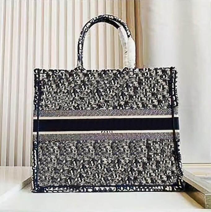 Hot sell Fashion designer ladies Evening bag wamen tote bags retro embroidery craft waman handbag wallet Purse crossboby packet, Brown
Hot sell Fashion designer ladies Evening bag wamen tote bags retro embroidery craft waman handbag wallet Purse crossboby packet, Brown