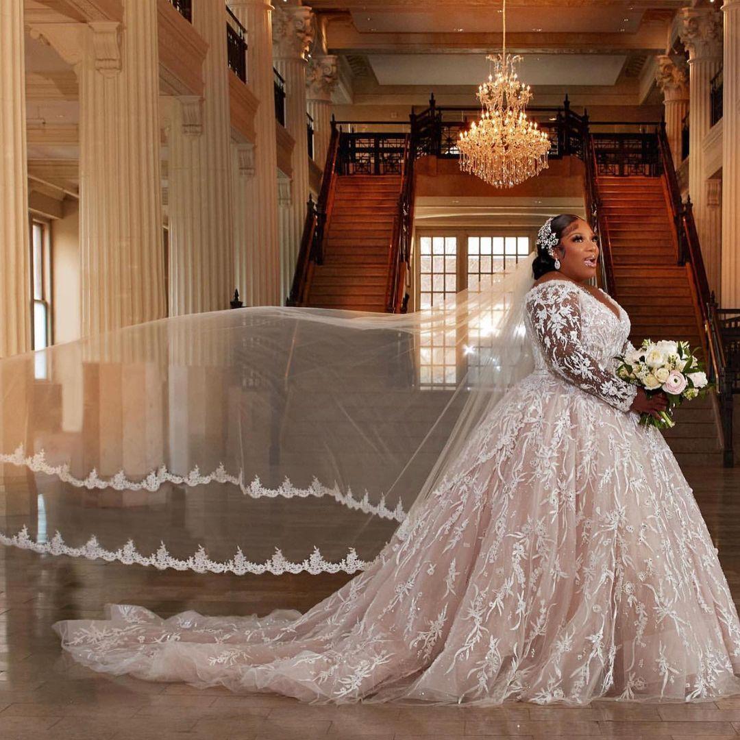 Plus Size Wedding Dresses Long Sleeves Bridal Gown V Neck Beads Appliqued Lace Beach Custom Made Sweep Train Boho Chic A Line Robes De Mariée