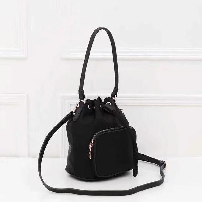 dicky0750 Wholesale classic waterproof canvas drawstring bucket bag ladies messenger bag bucket style fashion messenger shoulder bag casual handbag
dicky0750 Wholesale classic waterproof canvas drawstring bucket bag ladies messenger bag bucket style fashion messenger shoulder bag casual handbag