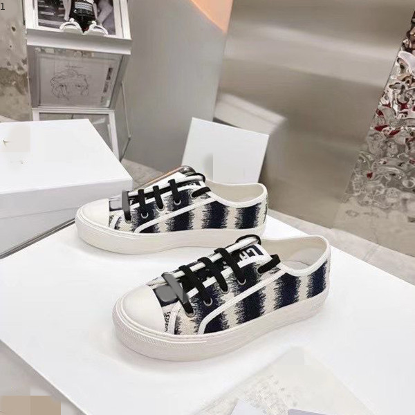 G shoes Design women's flat leather platform sneaker letter motherline luxury women's shoe fashion men's print large EUR 35-41 kmj0003
G shoes Design women's flat leather platform sneaker letter motherline luxury women's shoe fashion men's print large EUR 35-41 kmj0003