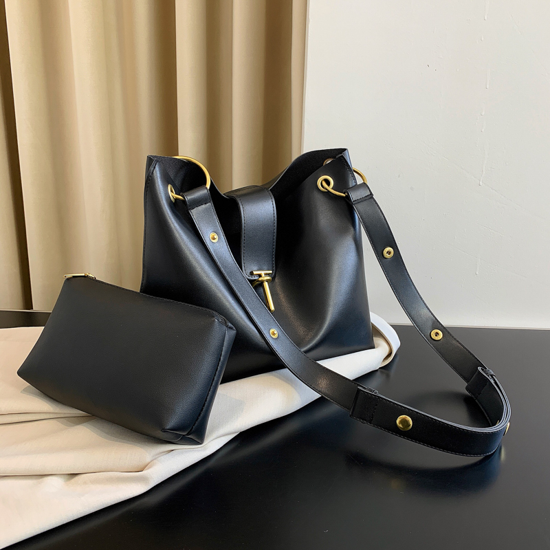 Shoulder Handbags And Purses Large Capacity Simple Solid Color Pu Leather Bucket Crossbody Bag For Women 2021 Female, Black
Shoulder Handbags And Purses Large Capacity Simple Solid Color Pu Leather Bucket Crossbody Bag For Women 2021 Female, Black