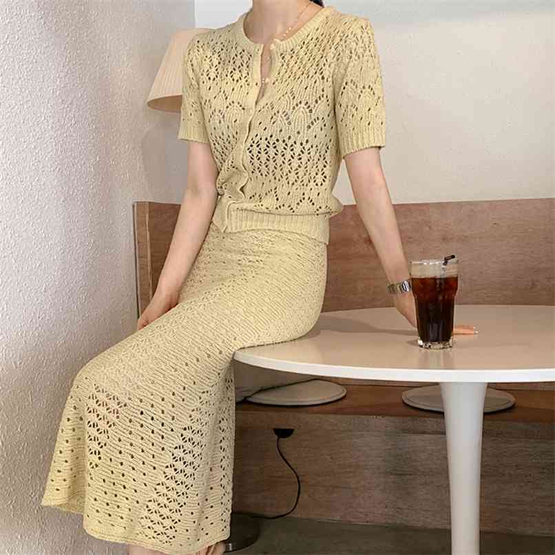 Fashion women's suit summer hollow knitted short-sleeved cardigan + two-piece mid-length high-waist skirt 210520, Yellow
Fashion women's suit summer hollow knitted short-sleeved cardigan + two-piece mid-length high-waist skirt 210520, Yellow
