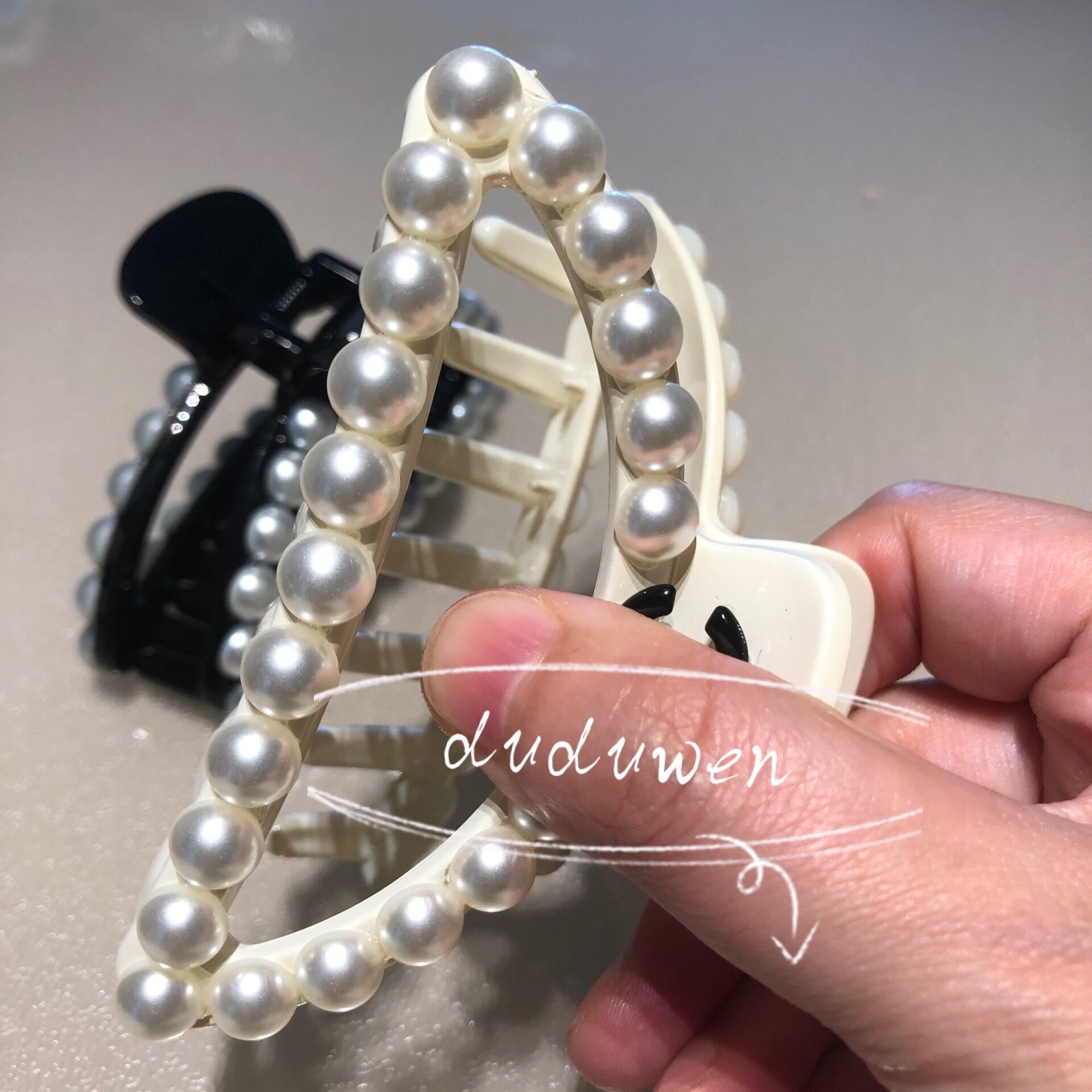 8X4.3CM Fashion vintage pearls acryic Hair Claw engraved C selection clamps 2C classic hair Accessories VIP