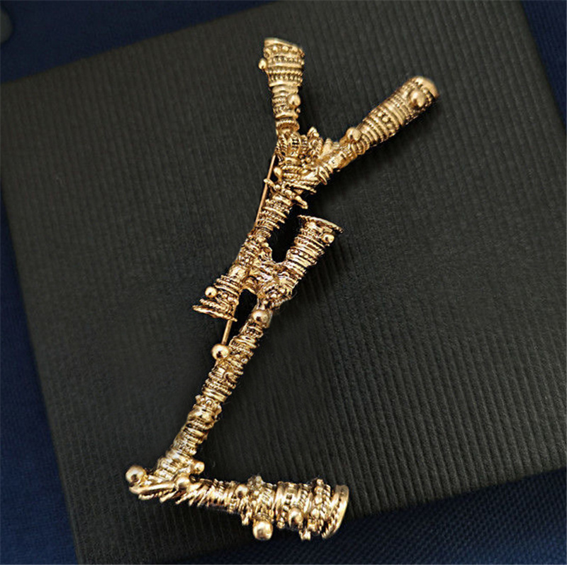 Luxury Fashion Designer Men Womens Brooch Pins Brand Gold Letter Brooch Pin Suit Dress Pins For Lady Specifications Designer Jewelry 4*7CM
Luxury Fashion Designer Men Womens Brooch Pins Brand Gold Letter Brooch Pin Suit Dress Pins For Lady Specifications Designer Jewelry 4*7CM