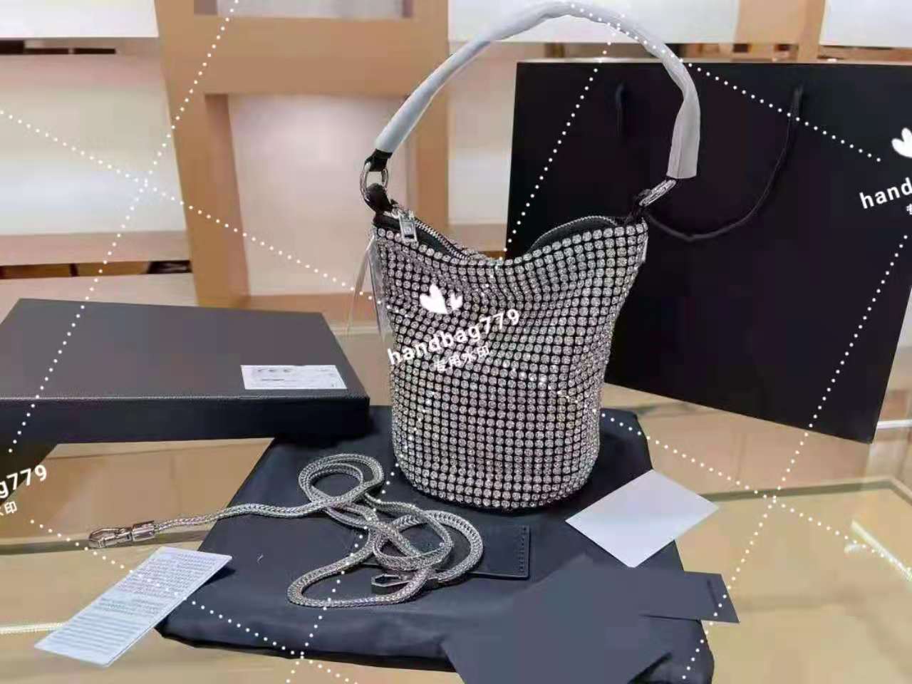 Women Design diamond studded bucket bags large capacity with shoulder straps can cross portable dinner bag fashion socialite style 18cm
Women Design diamond studded bucket bags large capacity with shoulder straps can cross portable dinner bag fashion socialite style 18cm