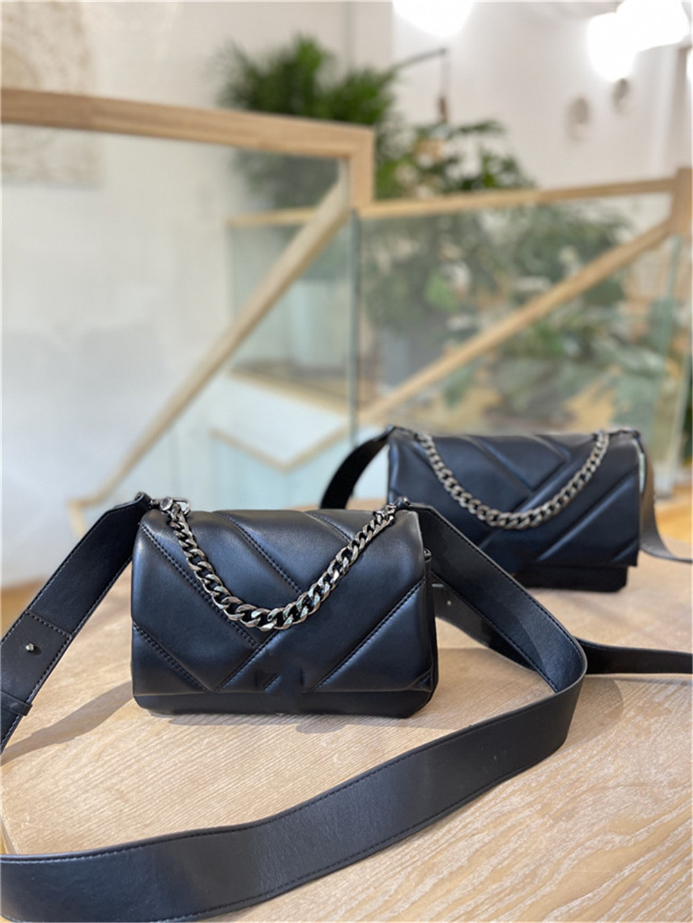 5 colors Womens shoulder bags women chain crossbody organ bag fashion quilted heart leather handbags female famous designer purse Handbag two sizes Contrasting new, Black
5 colors Womens shoulder bags women chain crossbody organ bag fashion quilted heart leather handbags female famous designer purse Handbag two sizes Contrasting new, Black
