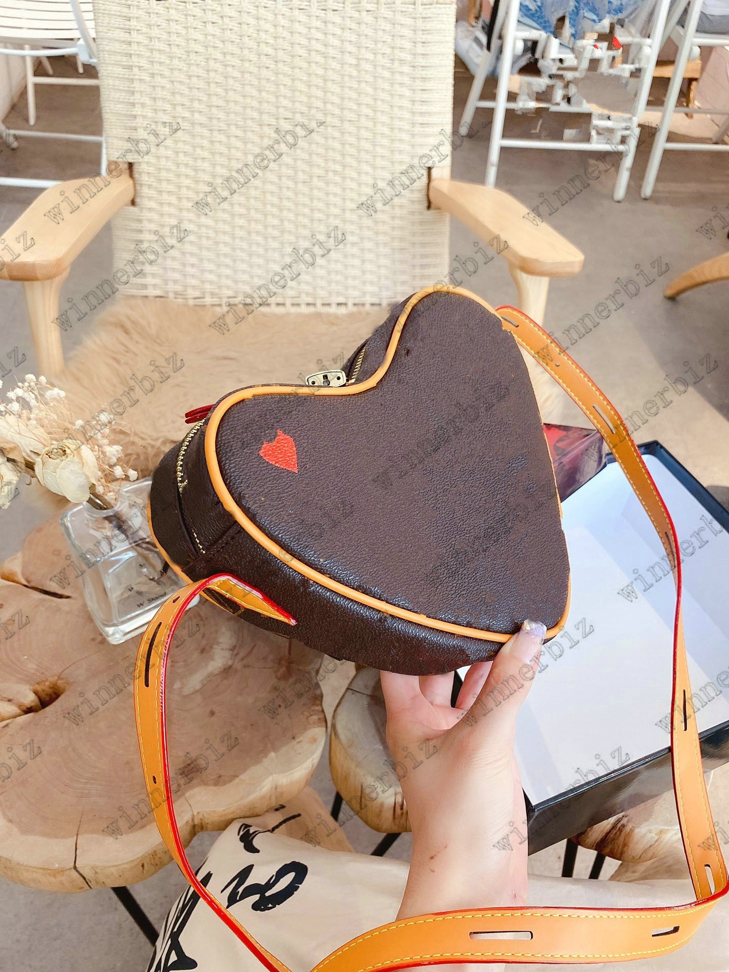 GAME ON COEUR Mini Bag Red Heart M57456 Handbags Luxurys Designers VINTAGE Messenger Shoulder Crossbody Bags Leather Tote
GAME ON COEUR Mini Bag Red Heart M57456 Handbags Luxurys Designers VINTAGE Messenger Shoulder Crossbody Bags Leather Tote