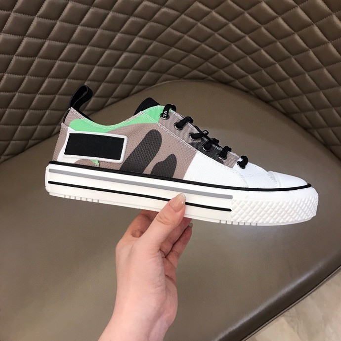 Valentin Top Quality Man designer Shoes Leather Screener Designer Sneaker New ACE embroidered strawberry Casual shoes, 01
Valentin Top Quality Man designer Shoes Leather Screener Designer Sneaker New ACE embroidered strawberry Casual shoes, 01