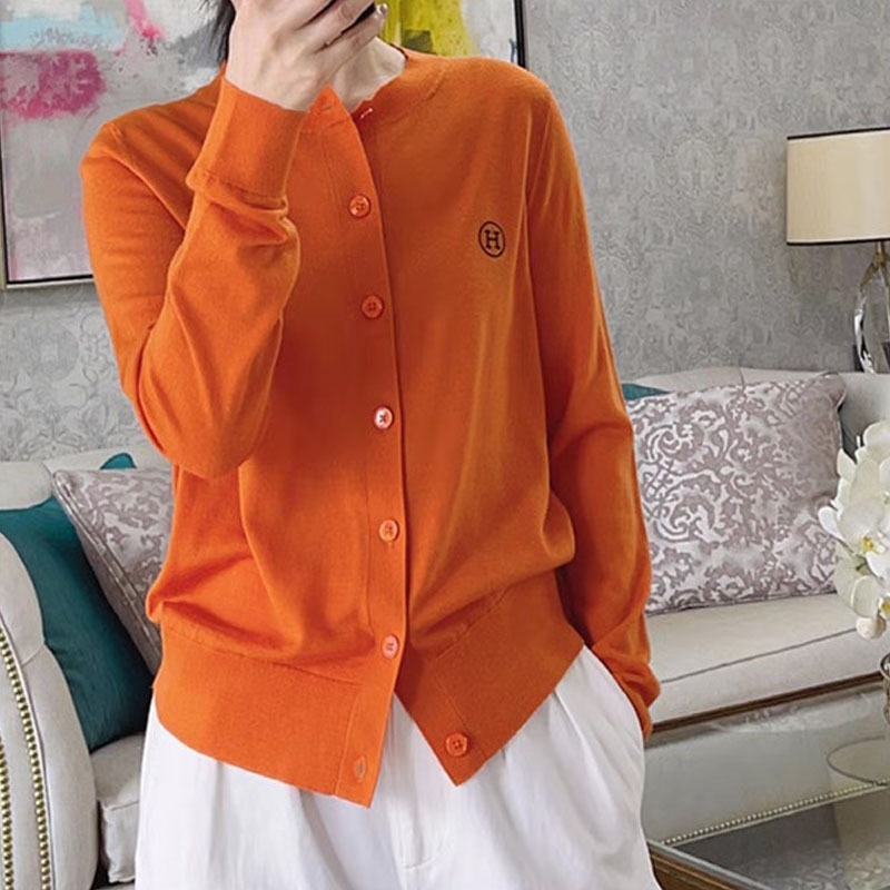 2021 spring and autumn new ultra-thin worsted wool knitted cardigan women's loose embroidered coat sunscreen air conditioner sweater, Black
2021 spring and autumn new ultra-thin worsted wool knitted cardigan women's loose embroidered coat sunscreen air conditioner sweater, Black
