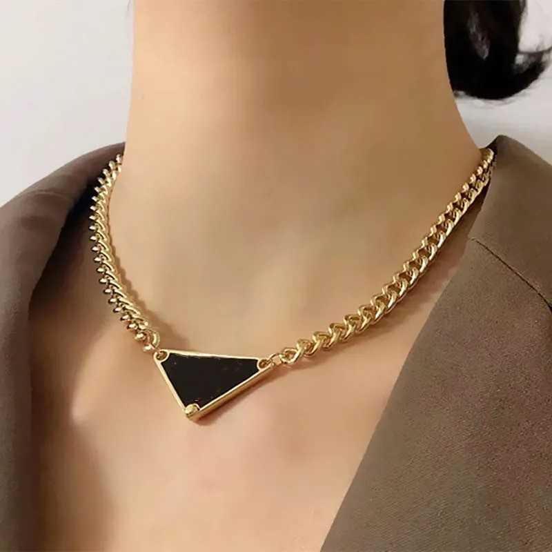 European and American inverted triangle letter pendant necklace men women trendy personality clavicle chain high quality fast delivery
European and American inverted triangle letter pendant necklace men women trendy personality clavicle chain high quality fast delivery