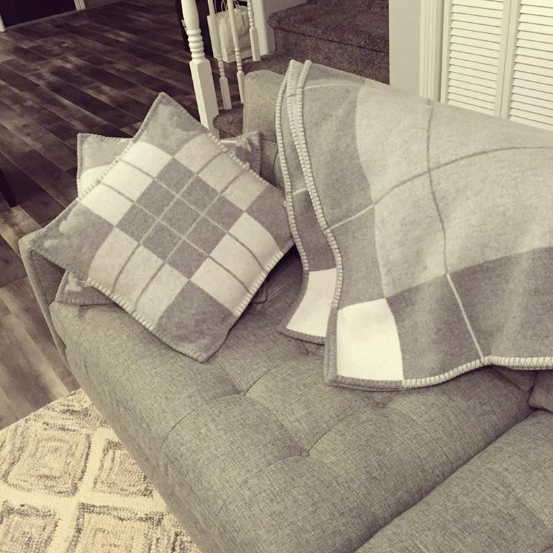 Classic Brand Throw Pillowcase Luxury Pattern Wool Cushion Cover Pillow Case 45x45cm 65x65cm Cushion Covers, 45*45cm pillow case
Classic Brand Throw Pillowcase Luxury Pattern Wool Cushion Cover Pillow Case 45x45cm 65x65cm Cushion Covers, 45*45cm pillow case