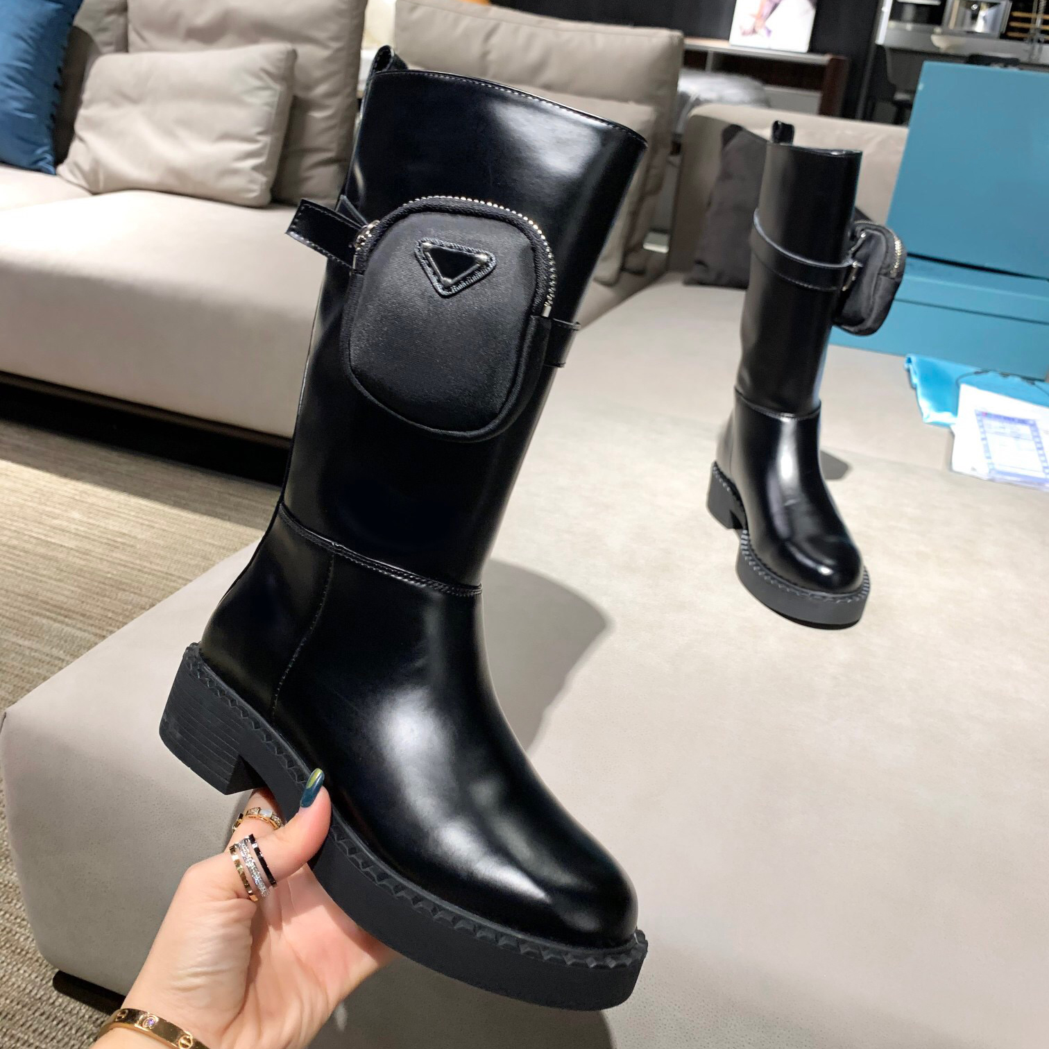 Women small bag motorcycle knee boots fashion leather explosion-proof split bead boot top designer ladies platform heel Martin booty ankle booted box size 35-41
Women small bag motorcycle knee boots fashion leather explosion-proof split bead boot top designer ladies platform heel Martin booty ankle booted box size 35-41