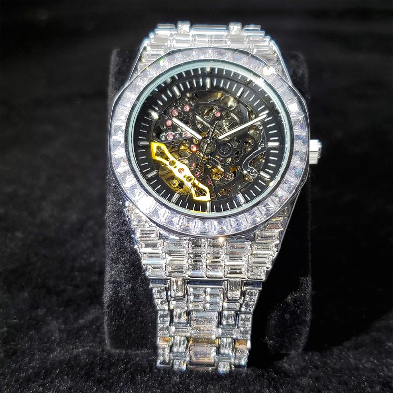 Wristwatches MISSFOX Hollow White Gold Wacth Men Mechanical Square Diamond Fashion Man Wristwatch High Quality Hiphop Blingbling Male, V309-g
Wristwatches MISSFOX Hollow White Gold Wacth Men Mechanical Square Diamond Fashion Man Wristwatch High Quality Hiphop Blingbling Male, V309-g