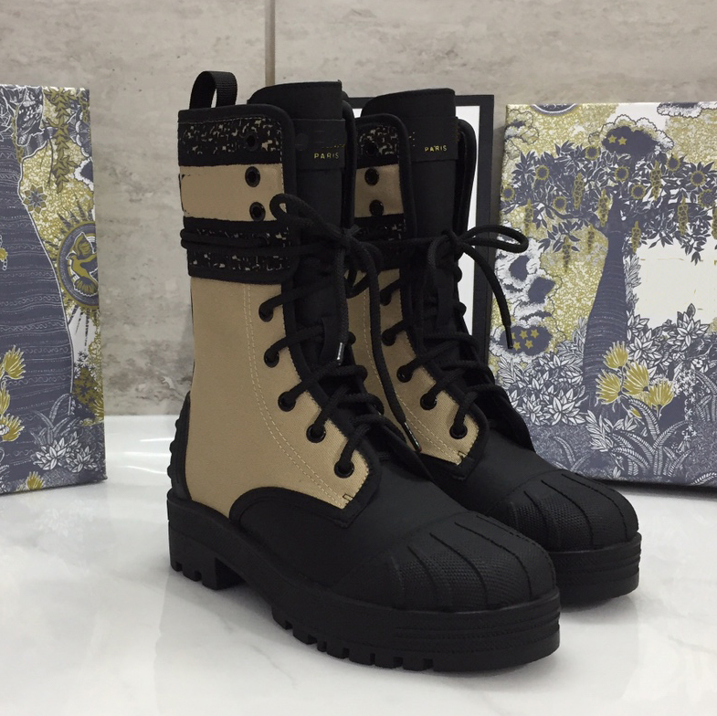 luxurys designers women booties ladies Ankle Boot Fashion womens Autumn winter high Heel short platform leather top quality Motorcycle Luxurious boots
luxurys designers women booties ladies Ankle Boot Fashion womens Autumn winter high Heel short platform leather top quality Motorcycle Luxurious boots
