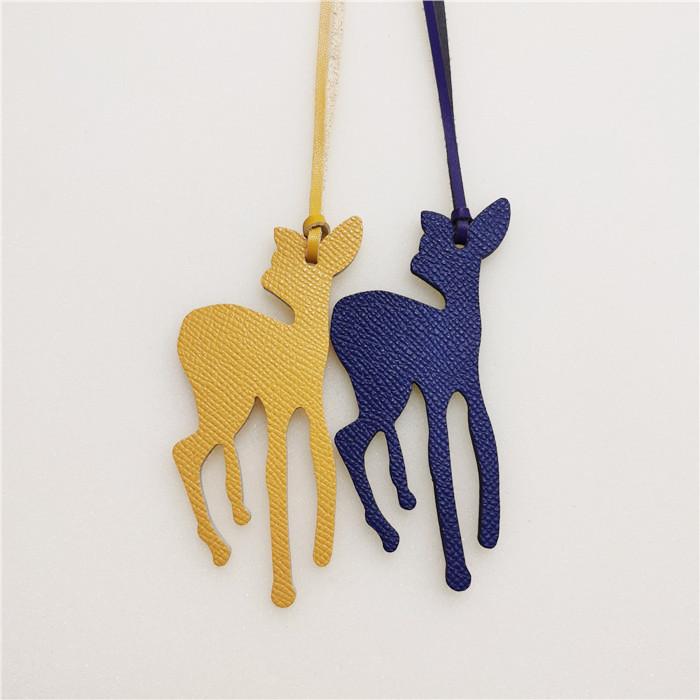 Keychains Genuine Leather Cut Animals Seahorse Palm Camel Deer Butterfly Keychain Backpack Pendant Animal Women Bag Charm
Keychains Genuine Leather Cut Animals Seahorse Palm Camel Deer Butterfly Keychain Backpack Pendant Animal Women Bag Charm