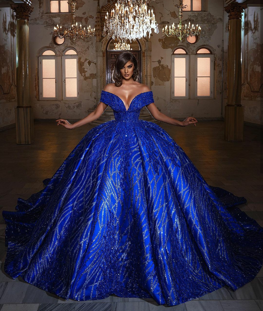Royal Blue Ball Gown Sequined Evening Dresses Off the Shoulder Deep V Neckline Vintage Prom Gowns High Quality Satin Party Dress
