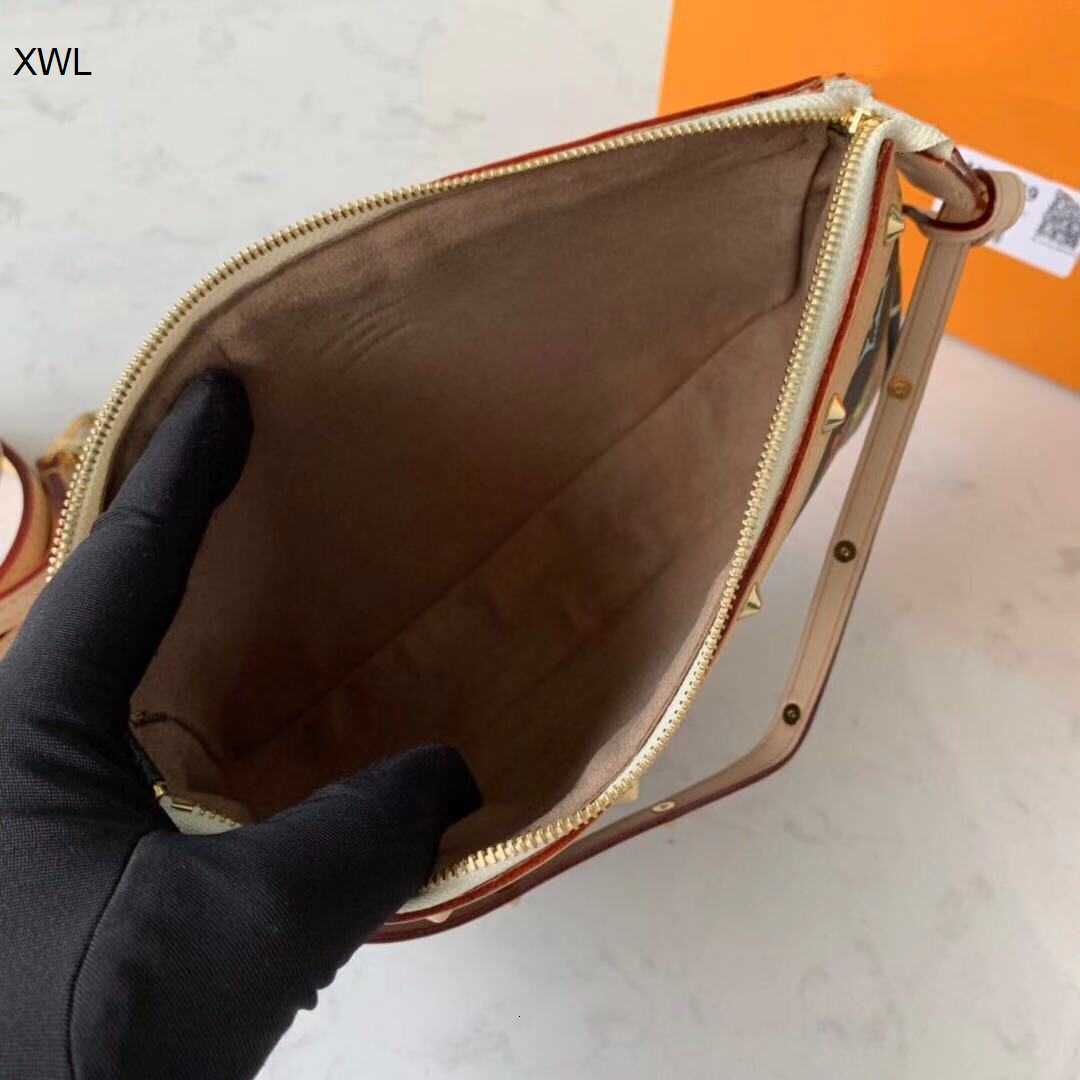 2021 M92648/M92649 VINTAGE Rivet Pochette Accessories Women Crossbody Leather Strap White Black Colorful Flowers Printed Small Handbags Purses
2021 M92648/M92649 VINTAGE Rivet Pochette Accessories Women Crossbody Leather Strap White Black Colorful Flowers Printed Small Handbags Purses