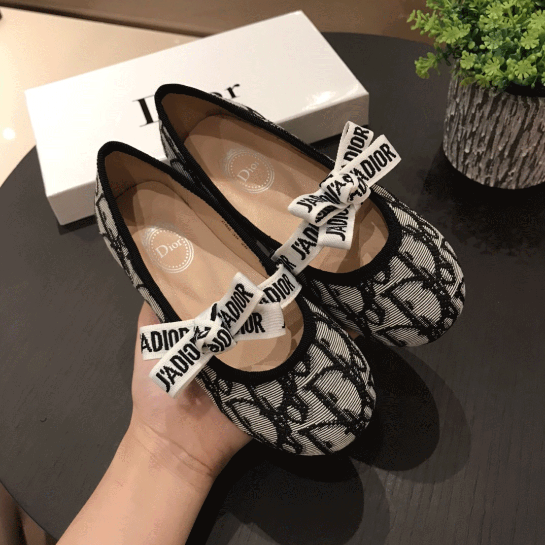 Girls Flat shoes leather spring and autumn kids princess soft bottom baby wear ballet dance shoes channel от DHgate WW