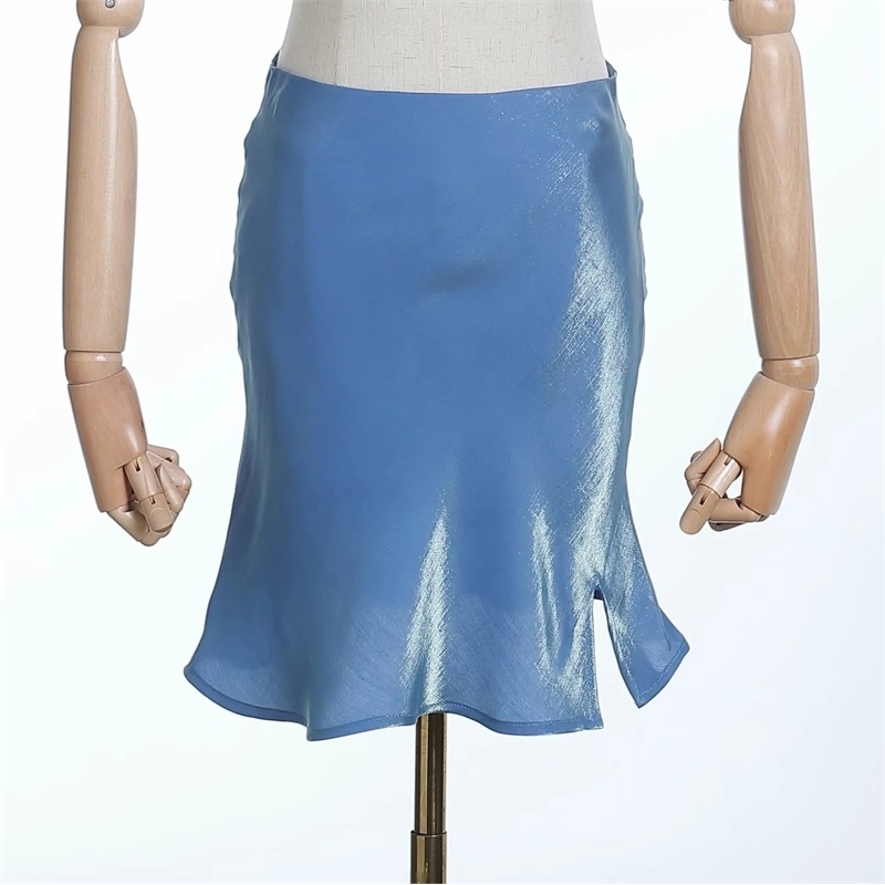 Women Laser Shine Satin Mini Skirt With Split Detail Safe Underpants 210621