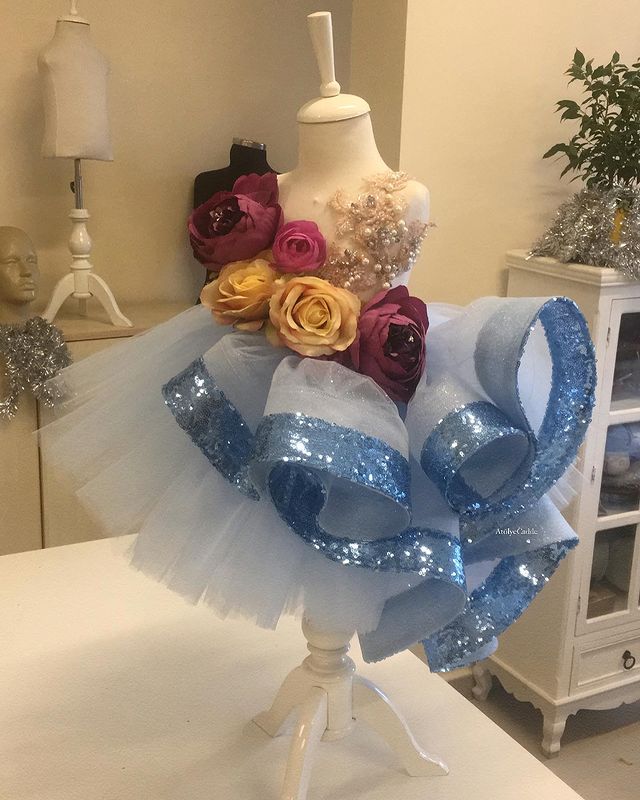 2021 Sheer Neck Crystals Flower Girl Dresses Ball Gown Hand Made Flowers Tulle Lilttle Kids Birthday Pageant Weddding Gowns