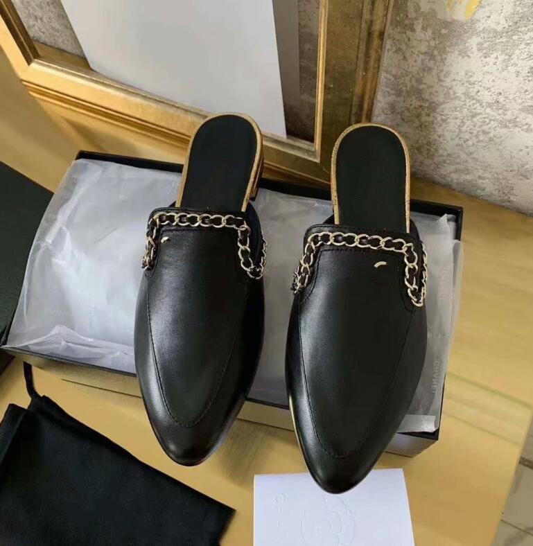 Fashion Women's Comfortable sandals Ladies Leather slippers top quality Metal chain loafers shoes female casual sandal C22954
Fashion Women's Comfortable sandals Ladies Leather slippers top quality Metal chain loafers shoes female casual sandal C22954