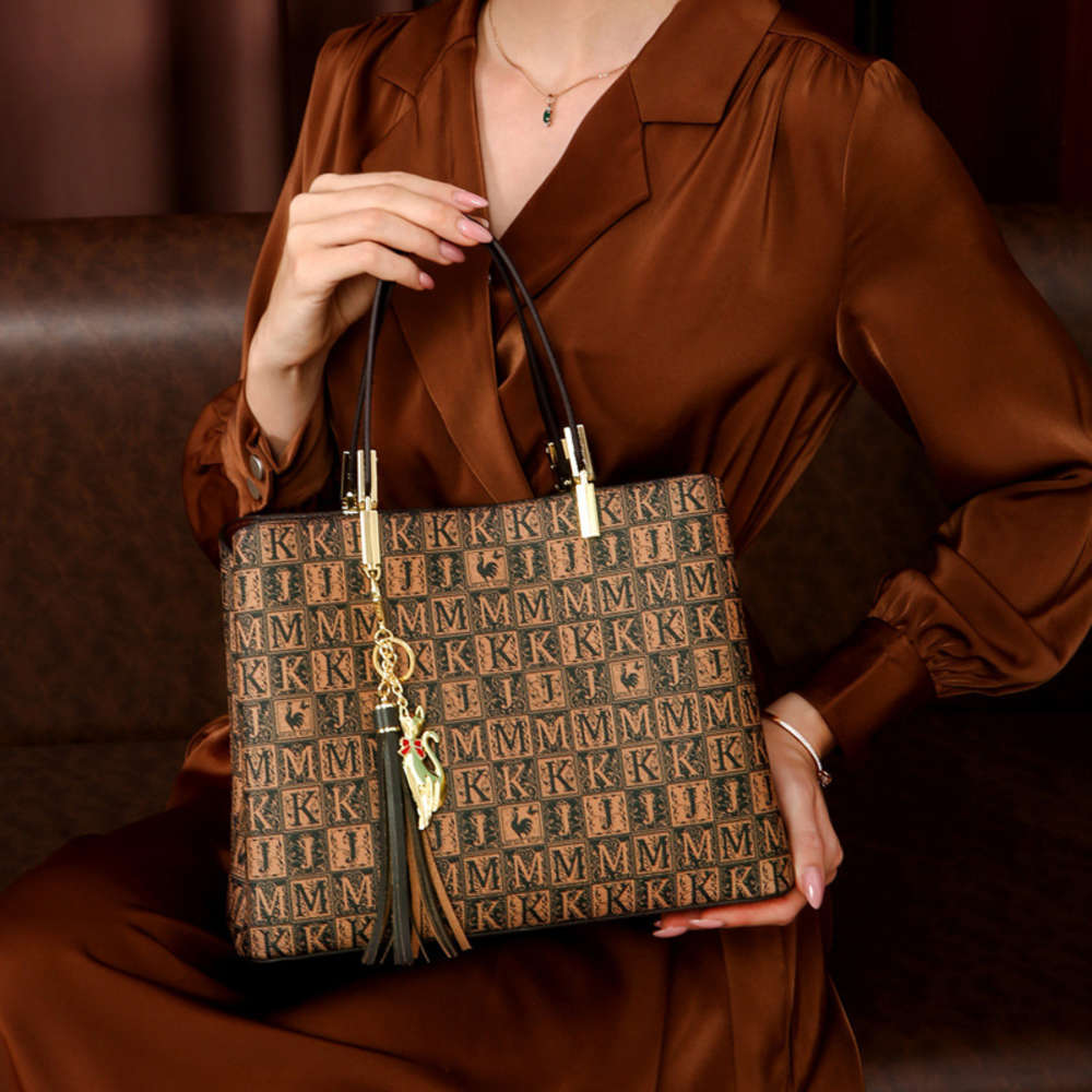HBP Fashion Hong Kong high capacity leather women's bag autumn and winter 2021 new mother's hbag Satchel, Brown
HBP Fashion Hong Kong high capacity leather women's bag autumn and winter 2021 new mother's hbag Satchel, Brown