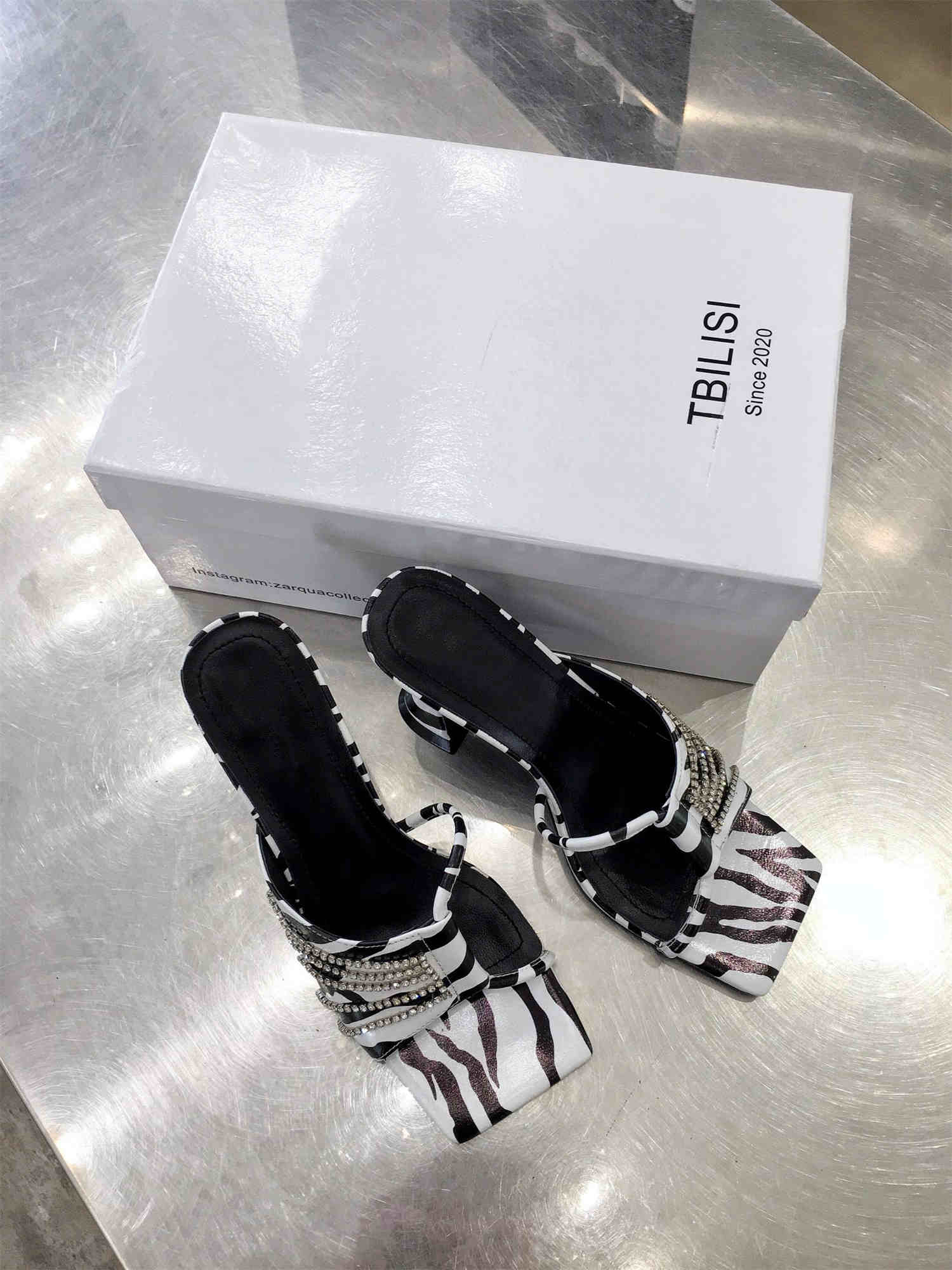 2022 spring and summer high-heeled slippers Baotou wear cross strap rhinestone leather square head fish mouth thick heel women sandals, Beige
2022 spring and summer high-heeled slippers Baotou wear cross strap rhinestone leather square head fish mouth thick heel women sandals, Beige