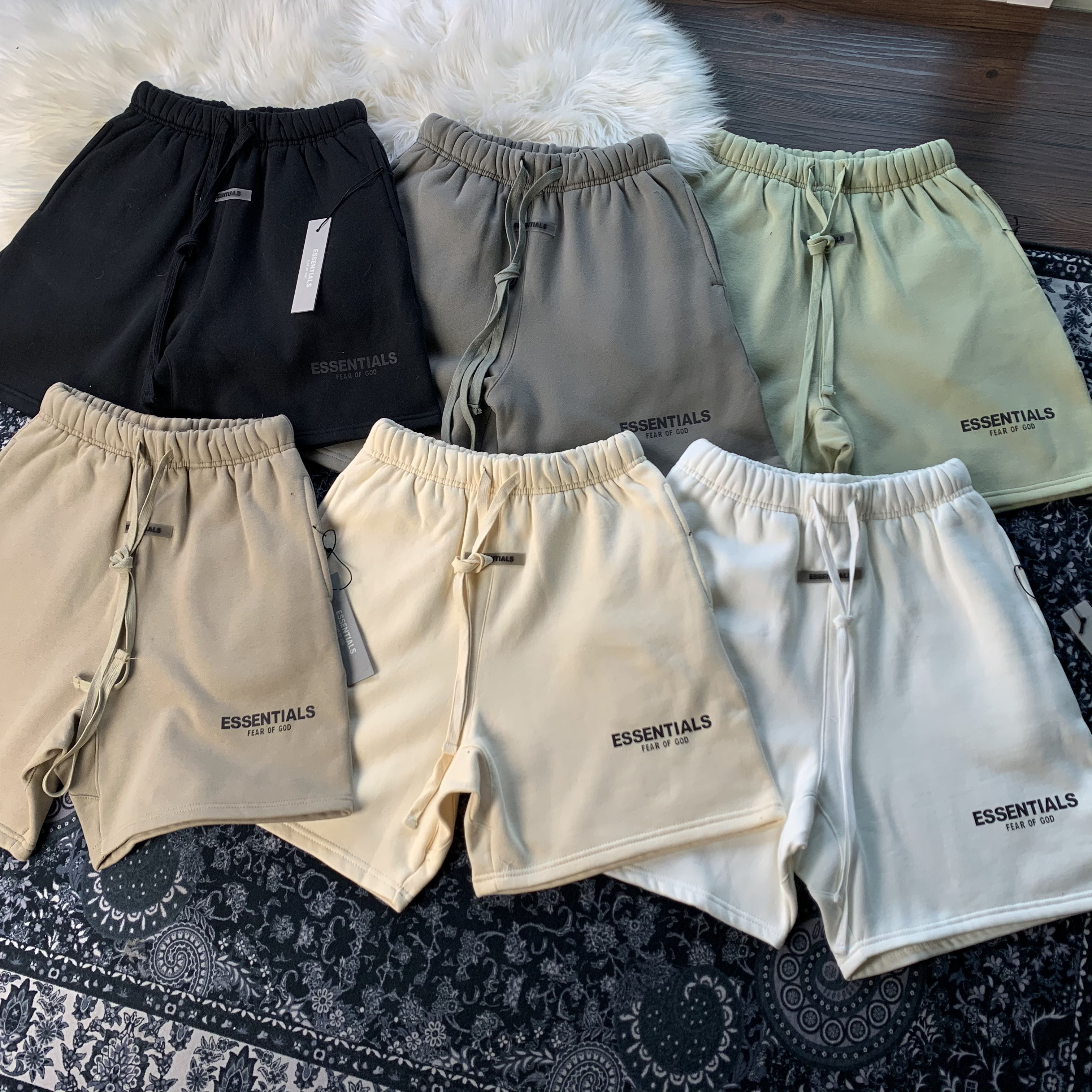 2021 FOG Essentials 3M reflective Shorts Men Women Designer Pants Fear Of God Sports Running Jogger Plus fleece S-XL 8891#, Black
2021 FOG Essentials 3M reflective Shorts Men Women Designer Pants Fear Of God Sports Running Jogger Plus fleece S-XL 8891#, Black