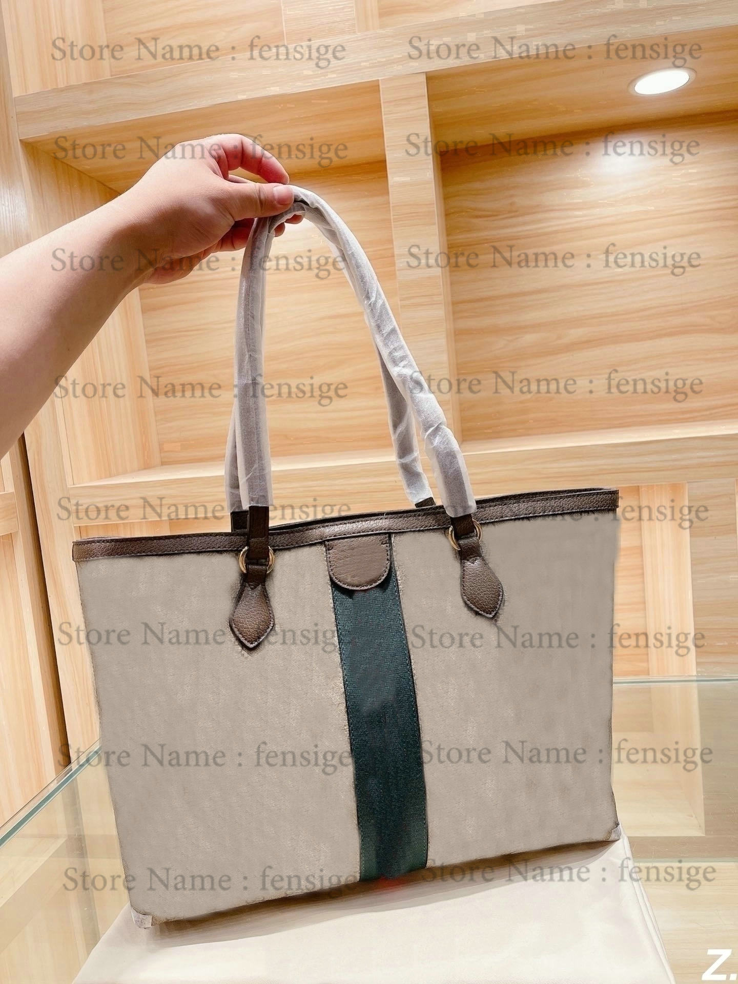 Ophidia 100 Totes Doodle Mommy Bag Womens MM Handbag Composite Beach Purse Fashion Shopping Handbags Canvas Bags 631685 676681, # others
Ophidia 100 Totes Doodle Mommy Bag Womens MM Handbag Composite Beach Purse Fashion Shopping Handbags Canvas Bags 631685 676681, # others