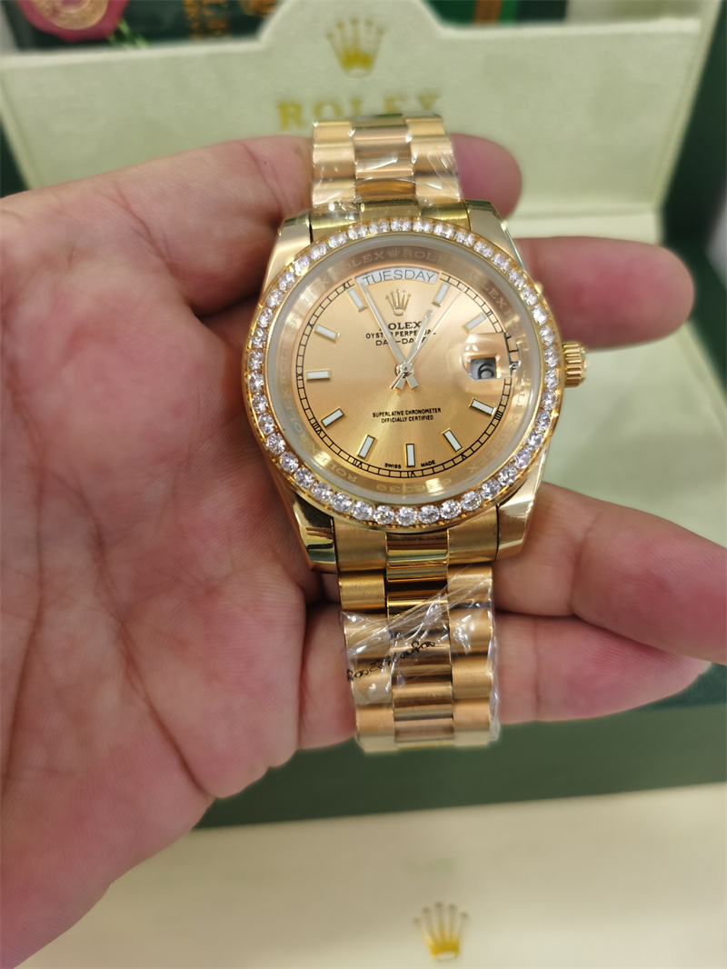 With original box Luxury Fashion WATCHES Top Quality 8k Yellow Gold Diamond Dial & Bezel 18038 Automatic Mens Men's Watch 20288, Slivery;brown
With original box Luxury Fashion WATCHES Top Quality 8k Yellow Gold Diamond Dial & Bezel 18038 Automatic Mens Men's Watch 20288, Slivery;brown