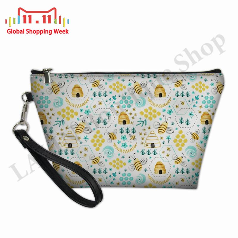 Travel Necessity Make Up Bags Women Busy Bees Printing Cosmetic Cases Ladies PU Leather Toiletry Bag For Makeup Storage Pouch
Travel Necessity Make Up Bags Women Busy Bees Printing Cosmetic Cases Ladies PU Leather Toiletry Bag For Makeup Storage Pouch