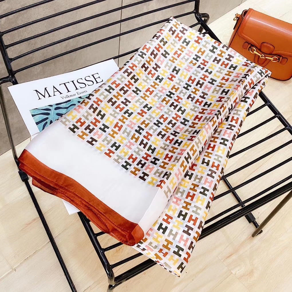 70% Off Outlet Store Design Silk women's new satin spring and autumn thin imitation silk letter scarf sunscreen towel long style
70% Off Outlet Store Design Silk women's new satin spring and autumn thin imitation silk letter scarf sunscreen towel long style