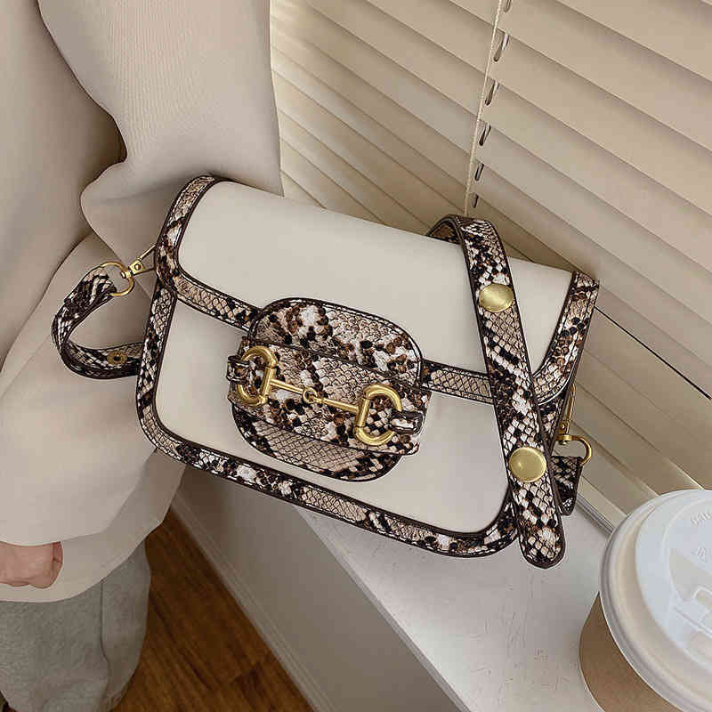 2022 Factory Wholesale handbag Fashion Minority saddle women's contrast color Single Shoulder Bag small square bag
2022 Factory Wholesale handbag Fashion Minority saddle women's contrast color Single Shoulder Bag small square bag