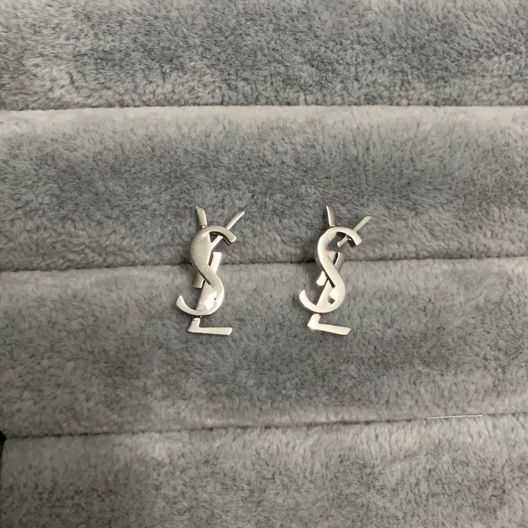 2021 Never fade hip hop hollow polished tiny letter Stud Earrings 18K gold rose silver stainless steel men women boys wedding gift jewelry
2021 Never fade hip hop hollow polished tiny letter Stud Earrings 18K gold rose silver stainless steel men women boys wedding gift jewelry