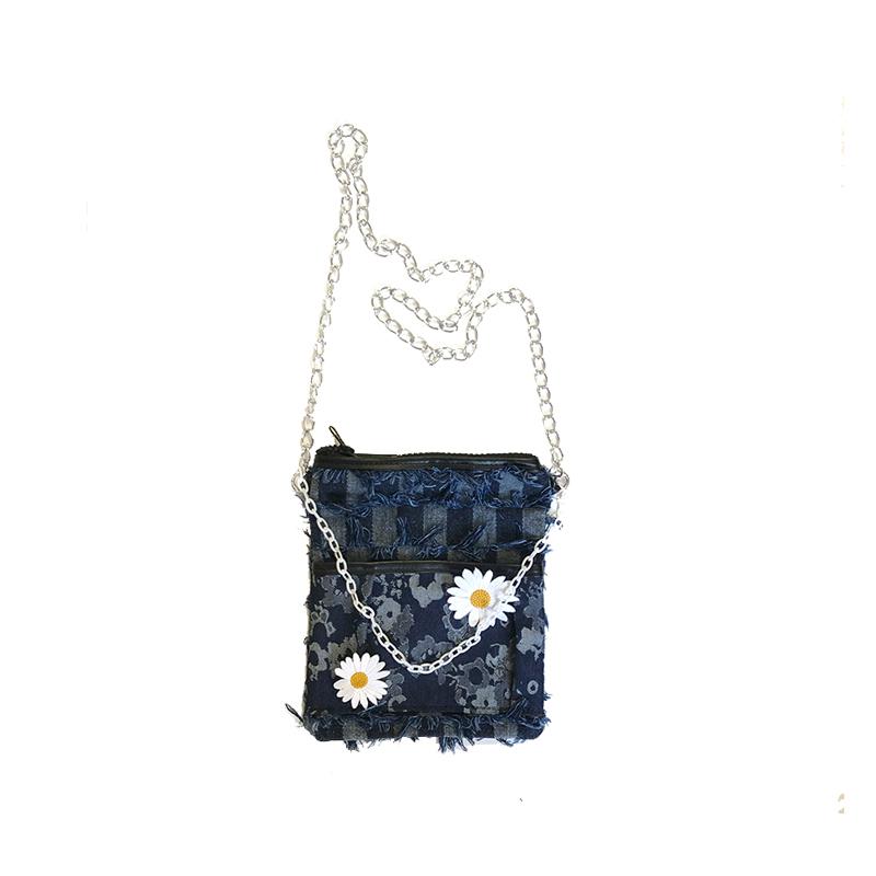 Waist Bags Denim Women Men Tassel Stitching Daisy Embroidery Chain Bag Hip-Hop Cell Phone Pocket Zipper Unisex
Waist Bags Denim Women Men Tassel Stitching Daisy Embroidery Chain Bag Hip-Hop Cell Phone Pocket Zipper Unisex
