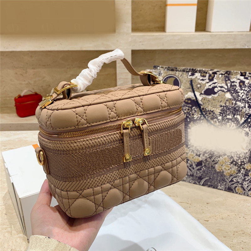 2021 Makeup Bag Women Luxurys Designers Bags Makeup Bag Travel Pouch Cosmetic Cases Girls Handbag Shoulder Bags Luggage Tote Make Up Bag 881, Extra cost
2021 Makeup Bag Women Luxurys Designers Bags Makeup Bag Travel Pouch Cosmetic Cases Girls Handbag Shoulder Bags Luggage Tote Make Up Bag 881, Extra cost