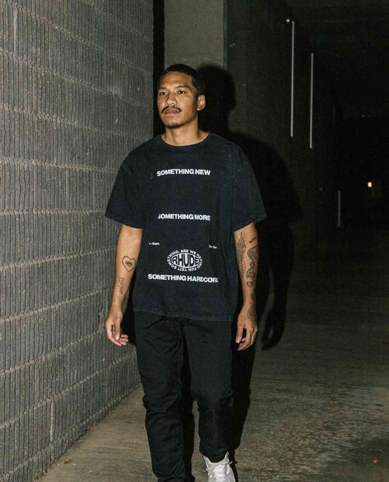 High Edition Rhude 21ss Alphabet Printed High Street Wash Used Men' and Women' Short Sleeve T-shirt, Black
High Edition Rhude 21ss Alphabet Printed High Street Wash Used Men' and Women' Short Sleeve T-shirt, Black