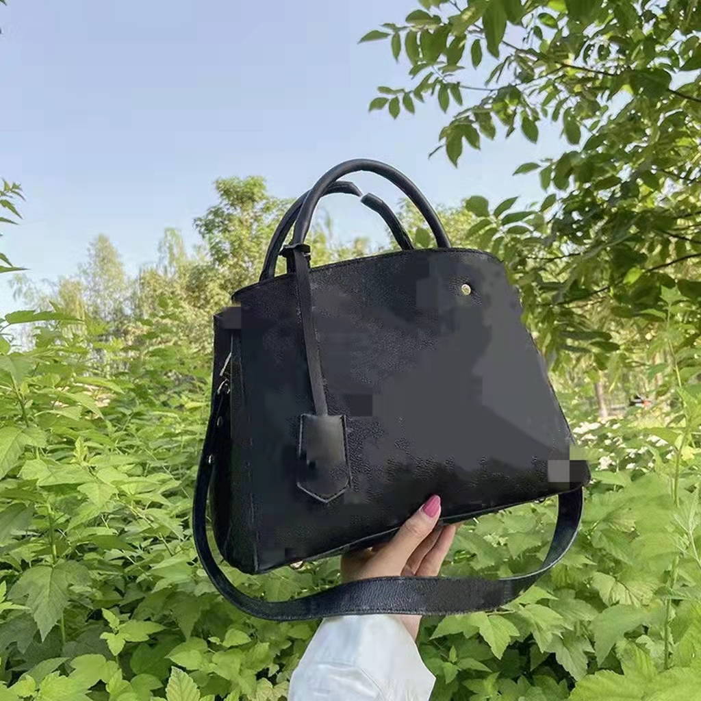 High appearance level single shoulder crossbody bag celebrity grade female bag official same big counter donkey home explosion, Black
High appearance level single shoulder crossbody bag celebrity grade female bag official same big counter donkey home explosion, Black