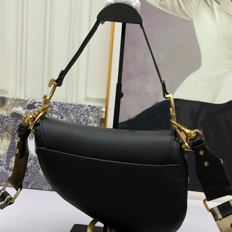 Handbag Saddle Bag Women Crossbody Bags Plain Top Quality Cowhide Genuine Leather Palmar Stria Metal Pendant Wide Shoulder Strap
Handbag Saddle Bag Women Crossbody Bags Plain Top Quality Cowhide Genuine Leather Palmar Stria Metal Pendant Wide Shoulder Strap
